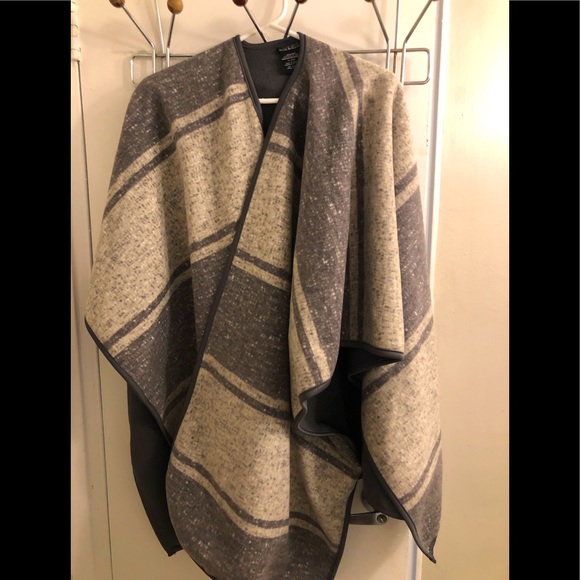 Nicole Miller Reversible Shawl/Sweater- one size - Picture 1 of 2